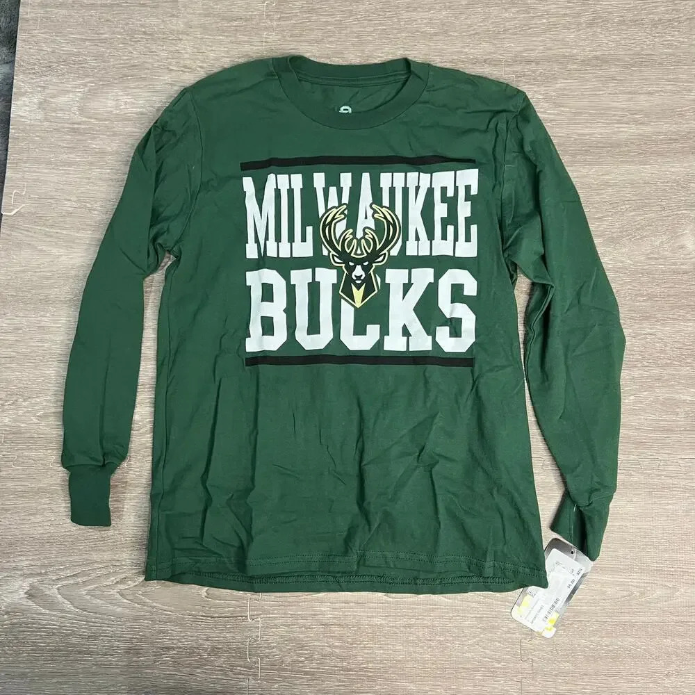 NWT Milwaukee‎ Bucks Youth Long Sleeve T-Shirt Green Size Medium Basketball Logo